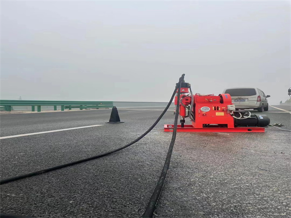 靖宇马路路基路面开裂下沉注浆加固灌浆